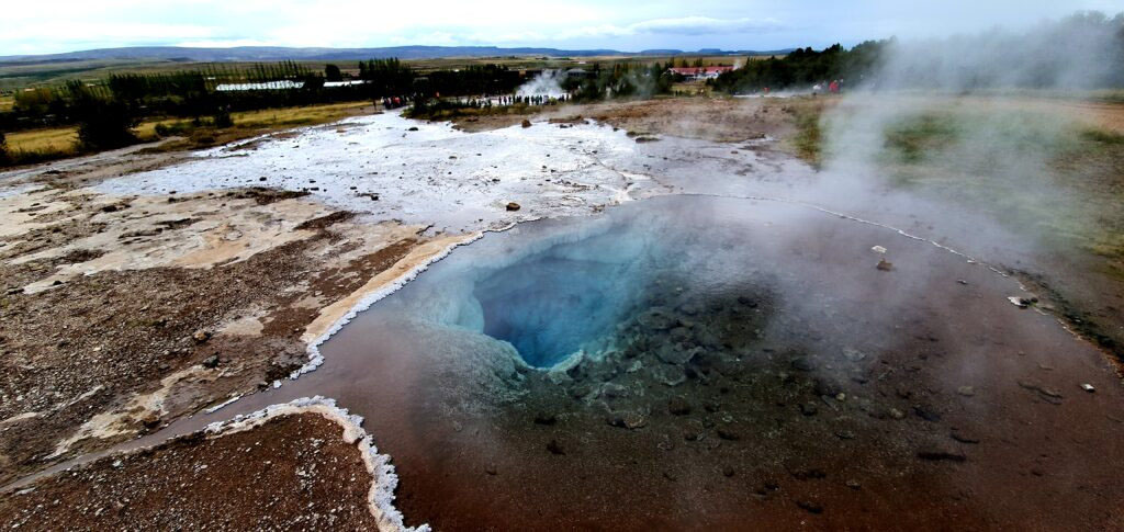 Kogende_vand_i_jorden_Island